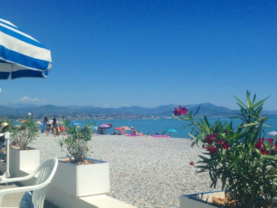 La Roulotte Du Pylone Hotel Antibes Exterior foto